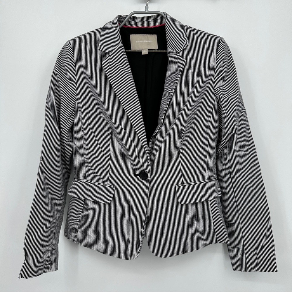 Banana Republic Factory Seersucker Striped Blazer Jacket size 4 Navy and White